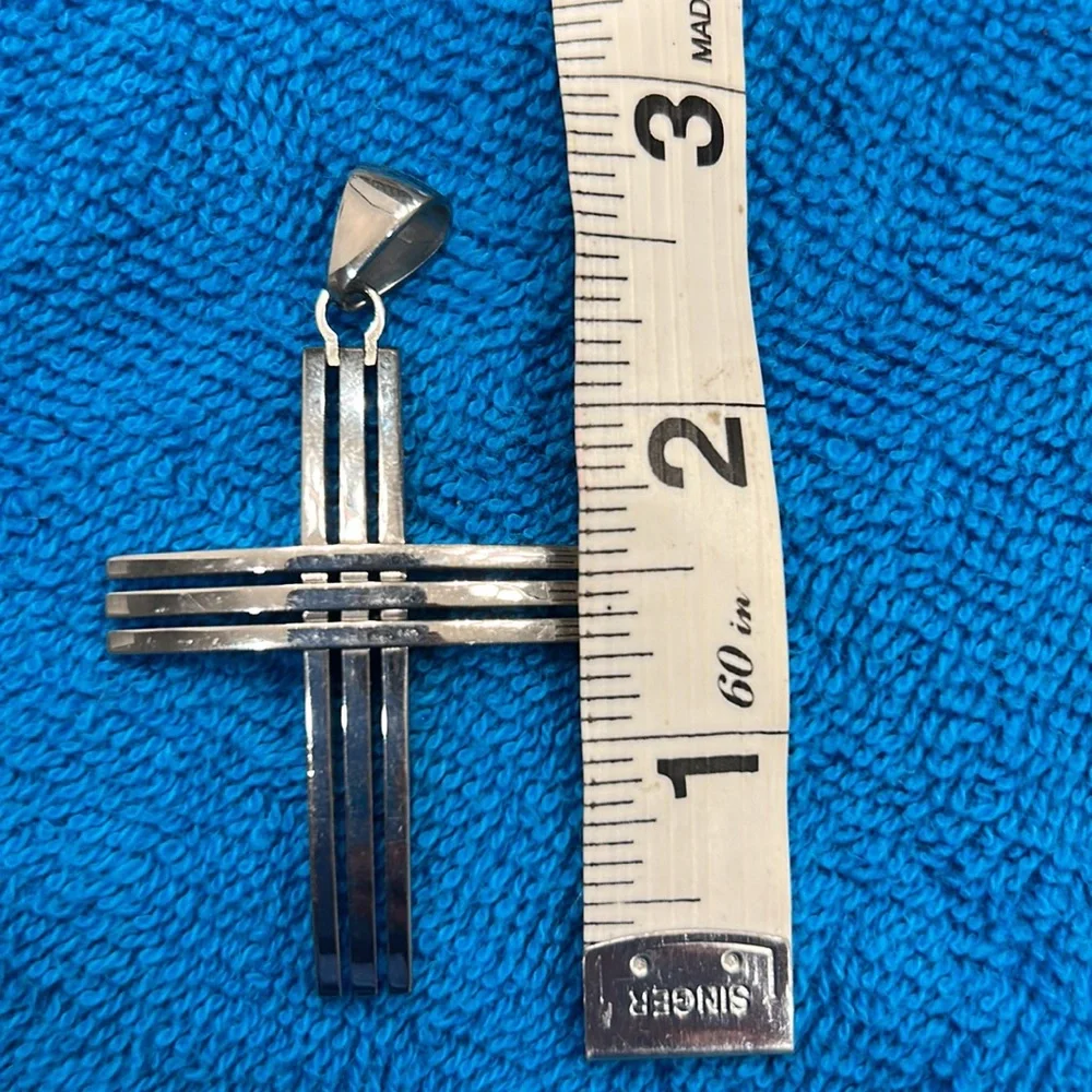 Stainless steel Cross Pendant- chain not included - Picture 2 of 3